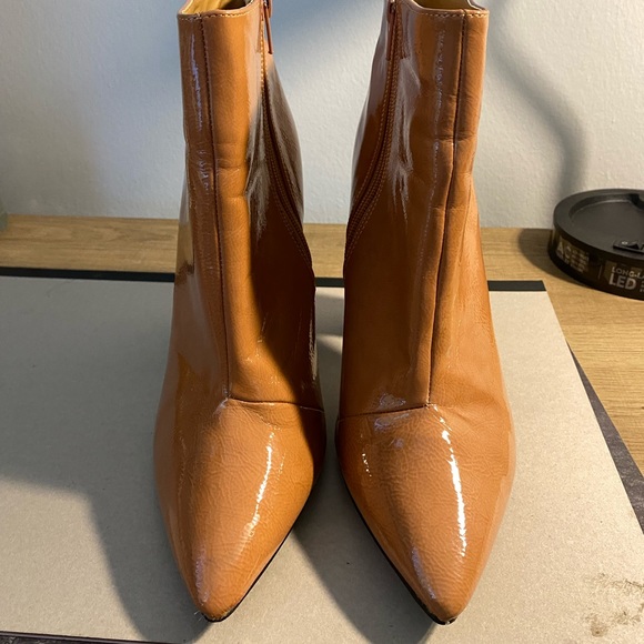 Beautiful nude booties - Picture 2 of 5